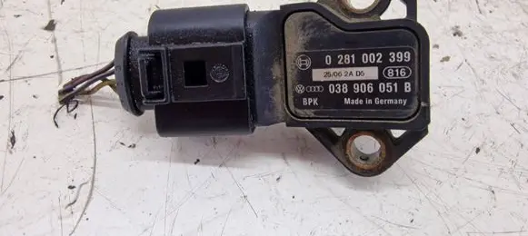 Volkswagen Jetta V Air pressure sensor 038906051B
