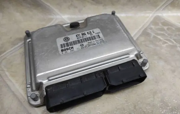 Volkswagen Phaeton Engine control unit/module 07C906018G 0261208133
