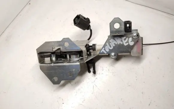 Volkswagen Touareg I Tailgate lock latch 7L0827506E