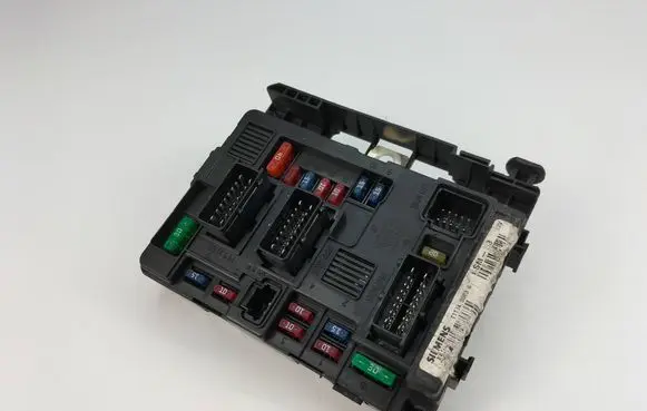 Citroen C3 Fuse module 9643498880 T11340003