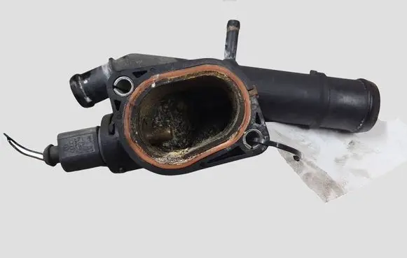 Volkswagen PASSAT CC Thermostat/thermostat housing 03L121132
