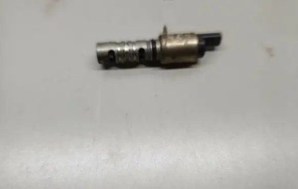Volkswagen Jetta VI Camshaft vanos timing valve 04E906455D HU229700577