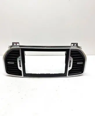 KIA Sportage Radio/GPS head unit trim 