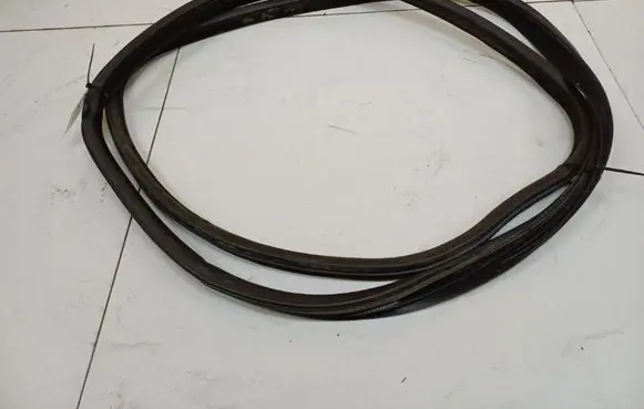 Volvo S60 Rubber seal front coupe door 