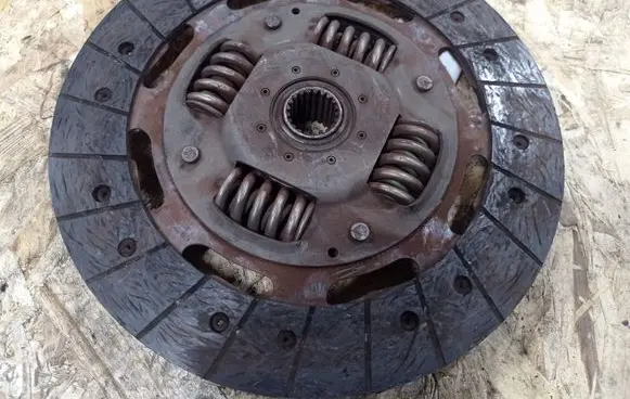 Opel Vivaro Clutch pressure plate 8201313792