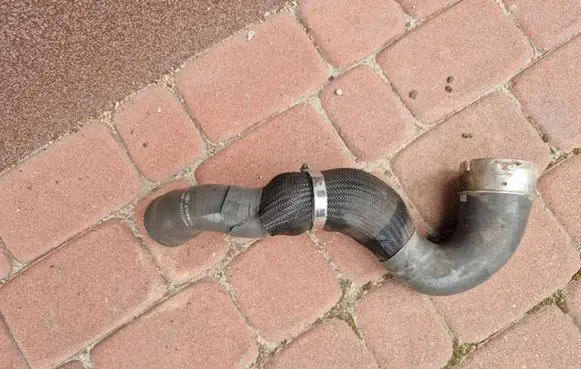 Opel Movano B Air intake hose/pipe
