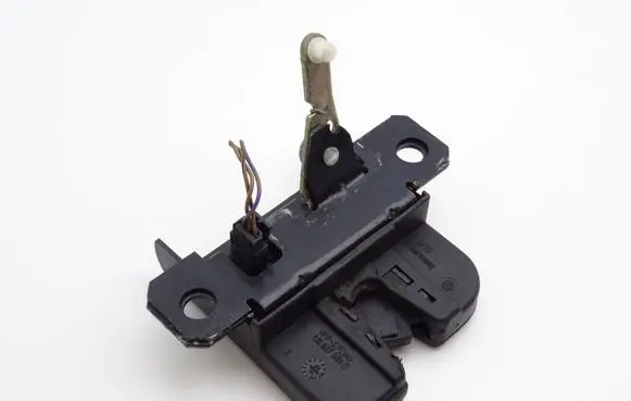 Volkswagen Golf IV Tailgate/trunk/boot lock/catch/latch 1J6827505B