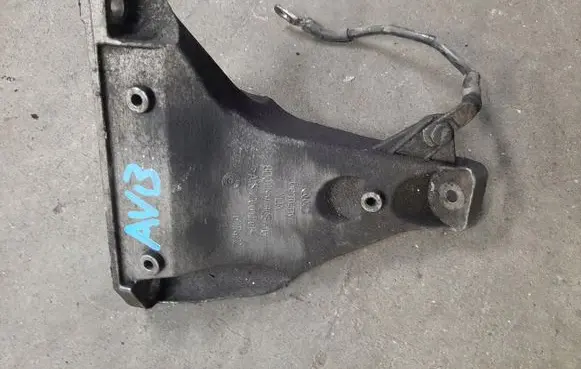 Volkswagen Golf VII Engine mounting bracket 8E0199308AG