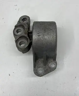 Fiat 500L Engine mount bracket 00557036510