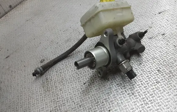 Volkswagen Golf IV Master brake cylinder