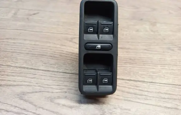 Skoda Fabia Mk1 (6Y) Electric window control switch 5J0867171