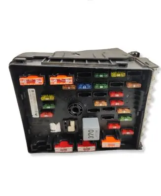 Volkswagen Golf V Fuse module 3C0937125 63592777