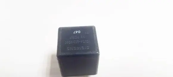 Mitsubishi Carisma Other relay mb953381 v23134-b52-x240