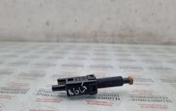 Audi A6 S6 C5 4B Brake pedal sensor switch 811907343B