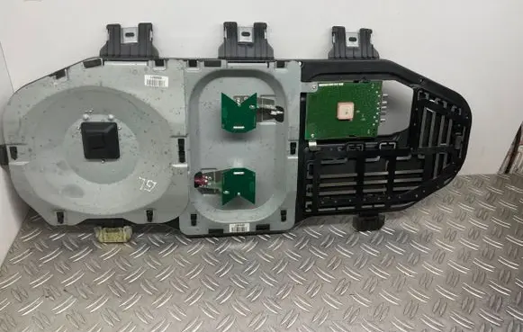 Mercedes-Benz GL X164 Aerial antenna amplifier A2518201375