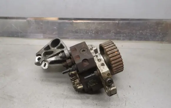 Renault Scenic II - Grand scenic II Fuel injection high pressure pump 0445010075 8200108225