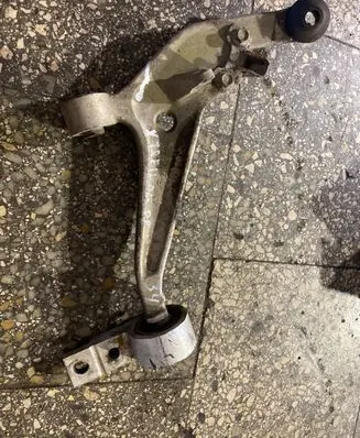 Nissan X-Trail T30 Front lower control arm/wishbone