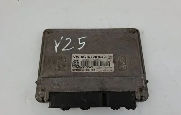 Skoda Fabia Mk2 (5J) Engine control unit/module 03E906023Q 5WP4085304