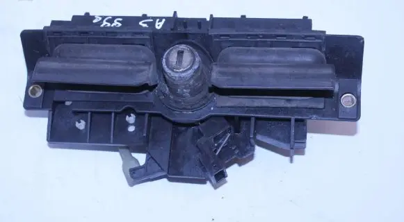 Audi A3 S3 8L Tailgate/trunk/boot lock/catch/latch 4B0827565b 8D9827565A
