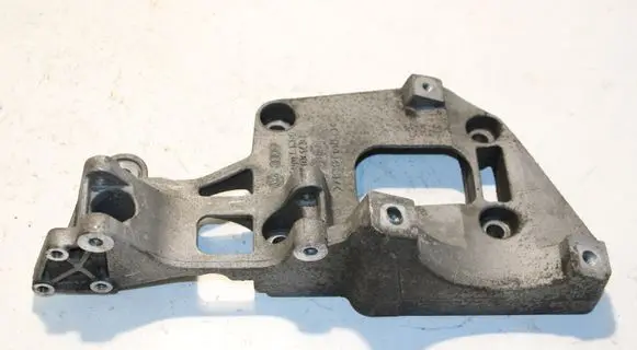Volkswagen PASSAT B6 Generator/alternator bracket 06F903143F