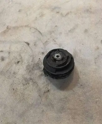 Engine mount bracket