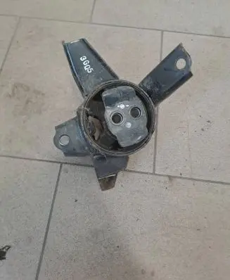 Hyundai ix35 Gearbox mounting bracket