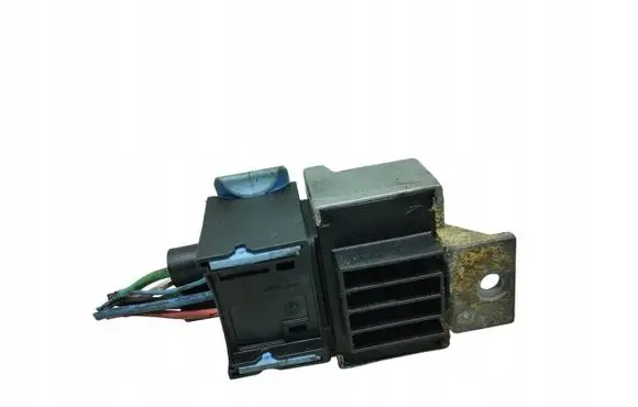 Volvo S90, V90 Glow plug pre-heat relay 132122