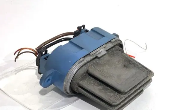 Volkswagen Touareg I Heater blower motor/fan resistor 7L0907521