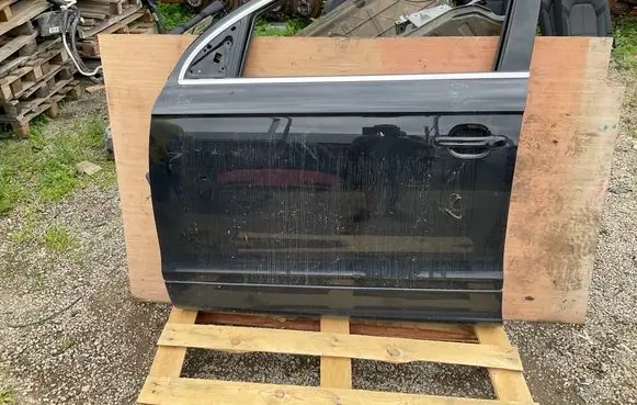 Audi Q7 4L Front door