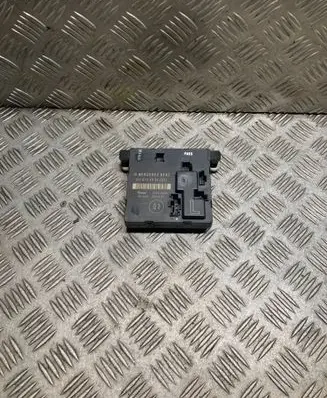 Mercedes-Benz E W211 Door control unit/module 2118704026 A2118704026