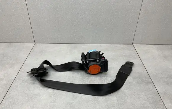 Audi Q3 8U Front seatbelt 8U0857706C