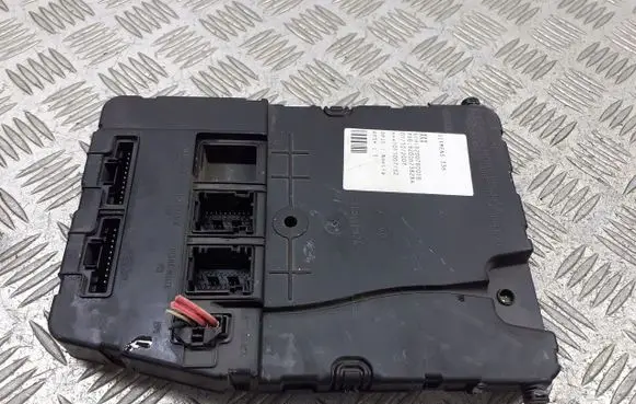 Renault Megane II High voltage junction box 8200780018A