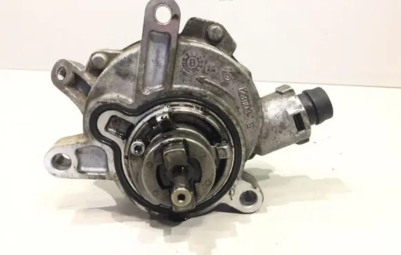 Volvo V70 Vacuum pump 31219463