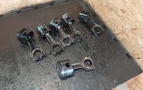 BMW 5 E39 Piston with connecting rod 11252246629