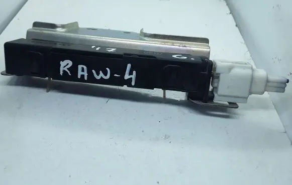 Toyota RAV 4 (XA40) Radio antenna 8999742010