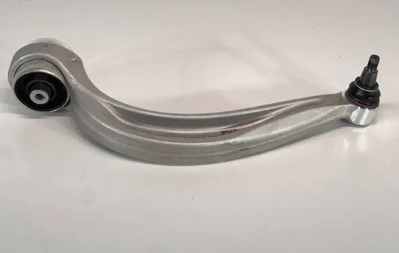 Audi Q7 4M Front lower control arm/wishbone 4M0407696C