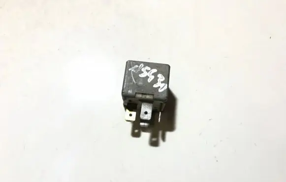 Audi A4 S4 B5 8D Other relay 443951253k 899512000