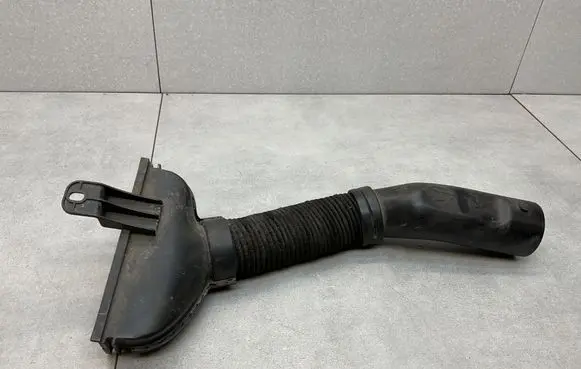 Opel Mokka B Air intake duct part 9833418380