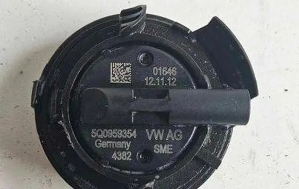 Volkswagen Golf VII Airbag deployment crash/impact sensor 5Q0959354