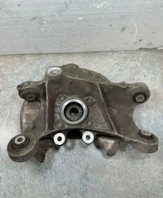 Rear wheel hub spindle/knuckle
