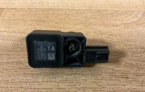 Opel Insignia A Airbag deployment crash/impact sensor 13502341