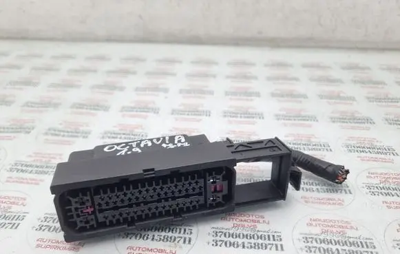 Skoda Octavia Mk2 (1Z) ABS module connector plug 