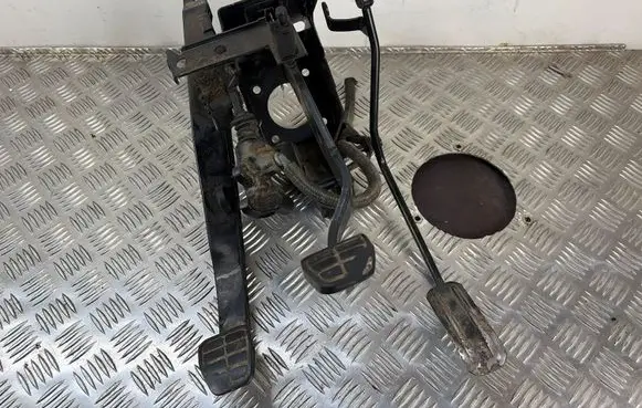 Volkswagen Multivan T4 Pedal assembly 701721315B