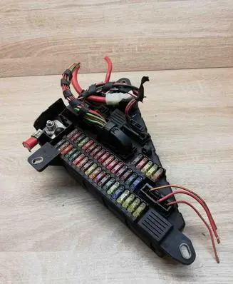 BMW 5 E60 E61 Fuse module 6906619