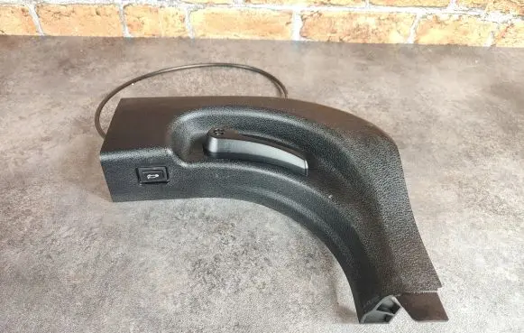Engine bonnet (hood) release handle