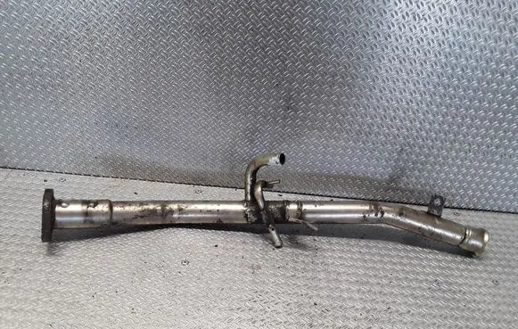 Isuzu Trooper Oil fill pipe 