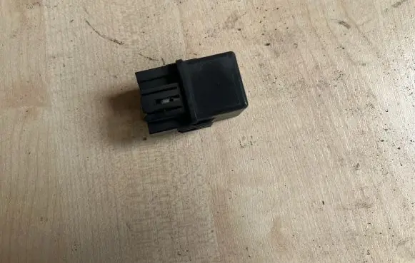 Mitsubishi Space Star Other relay V23134B52X240 MB953381 953381