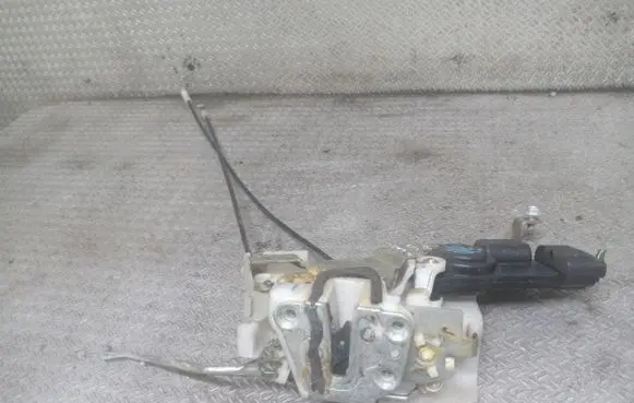 Suzuki Alto Front door lock