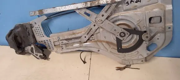 Hyundai Tucson JM Rear door window regulator with motor 834802E010