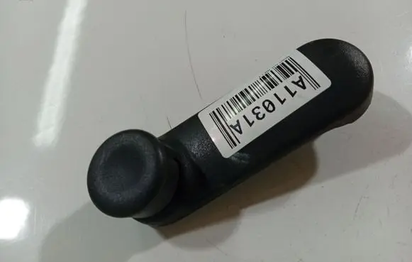 Renault Clio III Front door window winding handle 7700811387